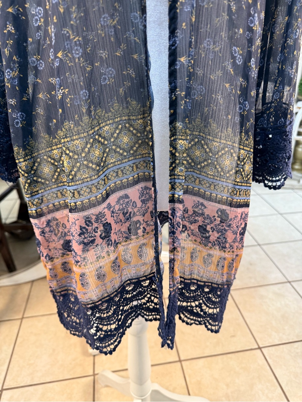 Jolt boho floral crochet-trim kimono, size Medium - Picture 4 of 16